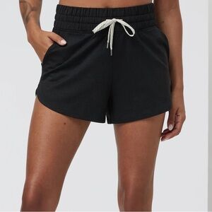 Vuori Halo Performance Women's Black Casual Shorts